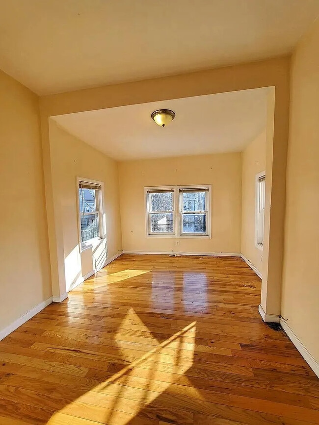 Building Photo - 855 S 15th St