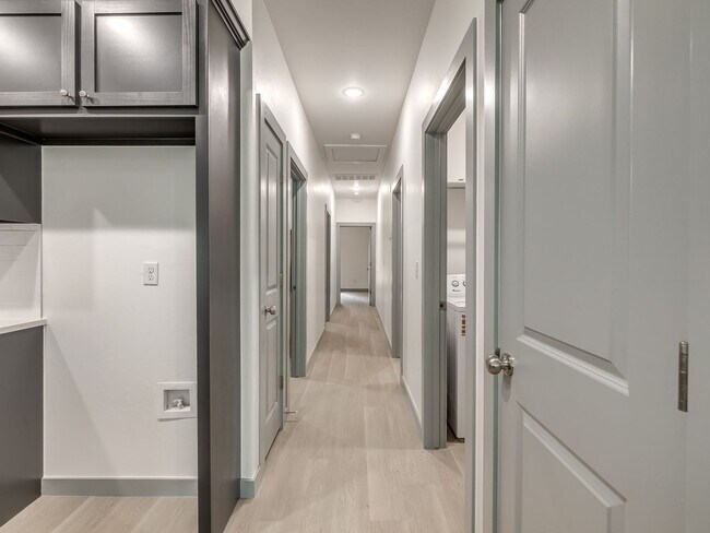 Building Photo - Beautiful New 3-Bed Duplex – Pet Friendly