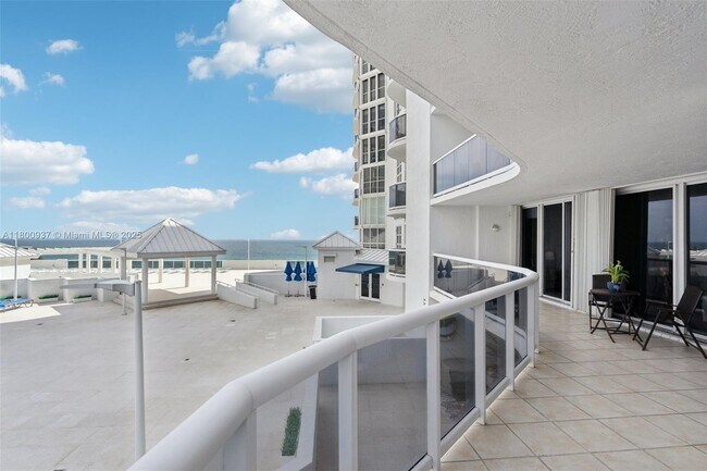 Building Photo - 16711 Collins Ave