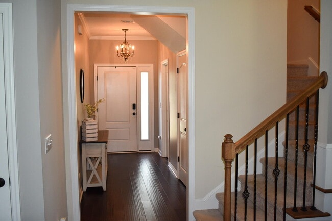 Building Photo - 3262 Alexandria Dr