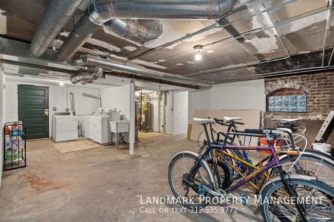 Building Photo - 4144 N Mozart-Unit 1W