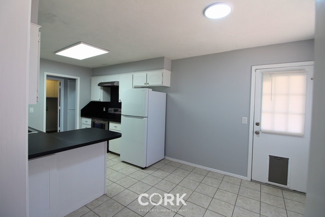 Building Photo - 708 Teal Pl