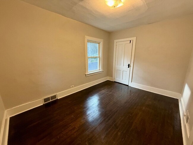 Building Photo - 3 Bed 1 Bath Single Family Home in Rothschild