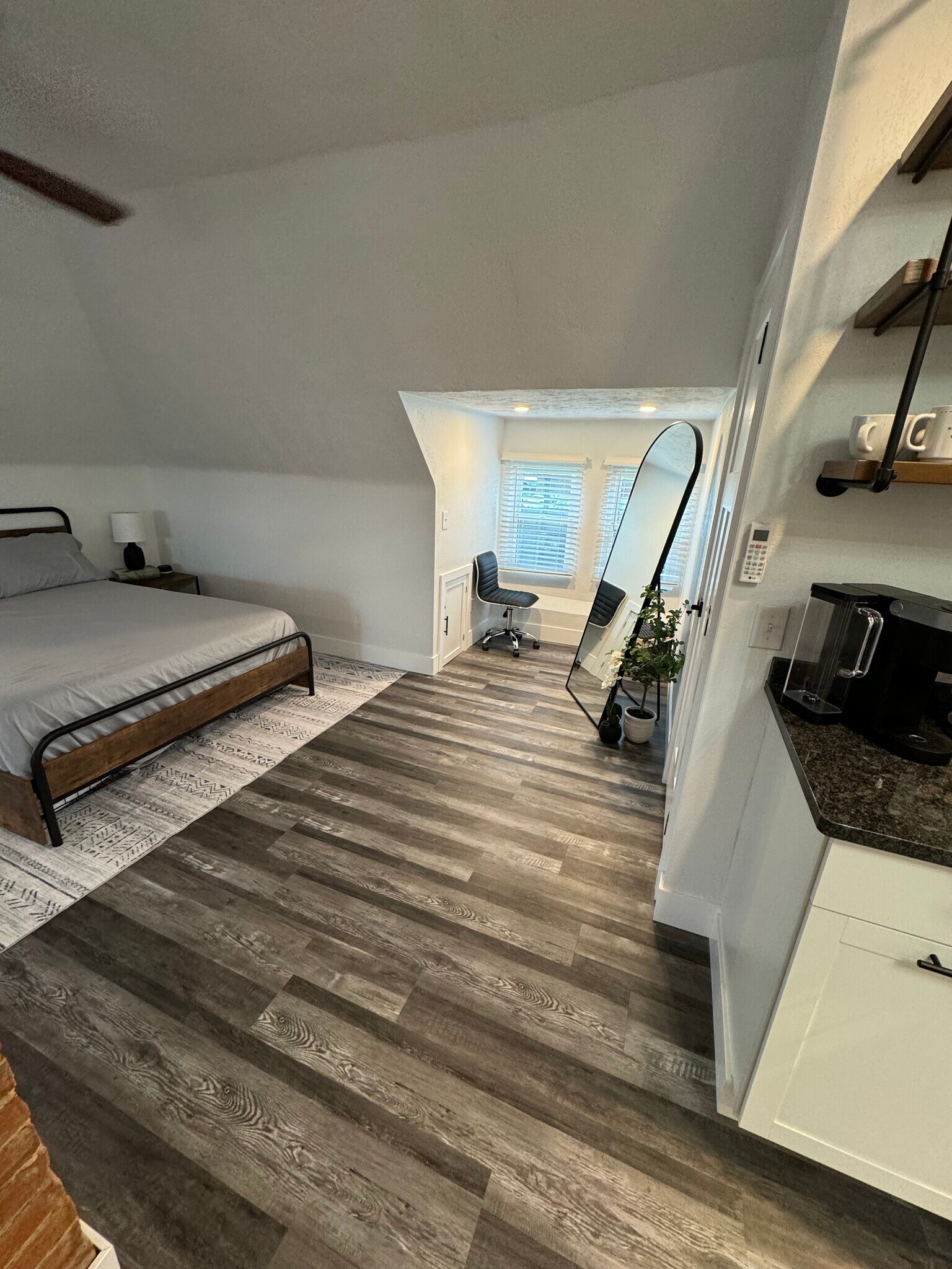 Building Photo - 664 New Castle Road