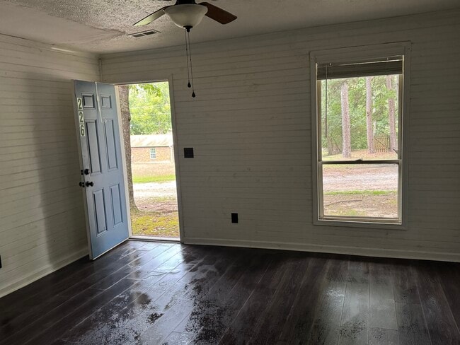 Building Photo - 226 Flowers Ln