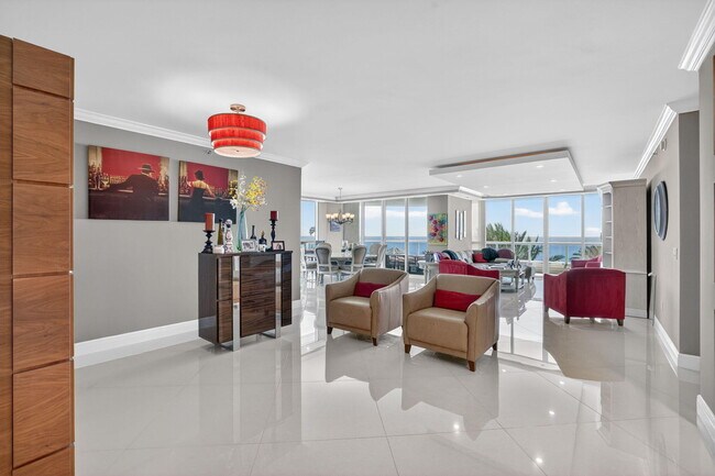 Building Photo - 101 S Fort Lauderdale Beach Blvd