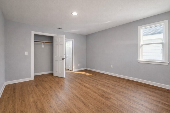 Building Photo - 6614 Haight St