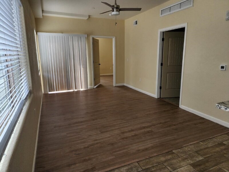 Building Photo - 430 W Pikes Peak Ave