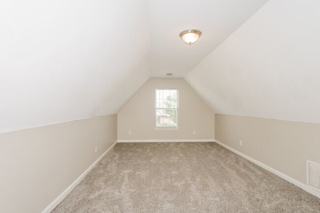 Building Photo - 6667 Kentbrook Dr