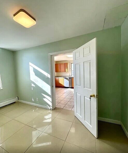 Building Photo - 1401 6th St