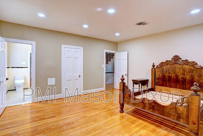 Building Photo - 5304 Springlake Way