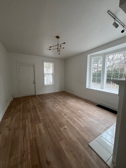 Building Photo - 948 E 400 S