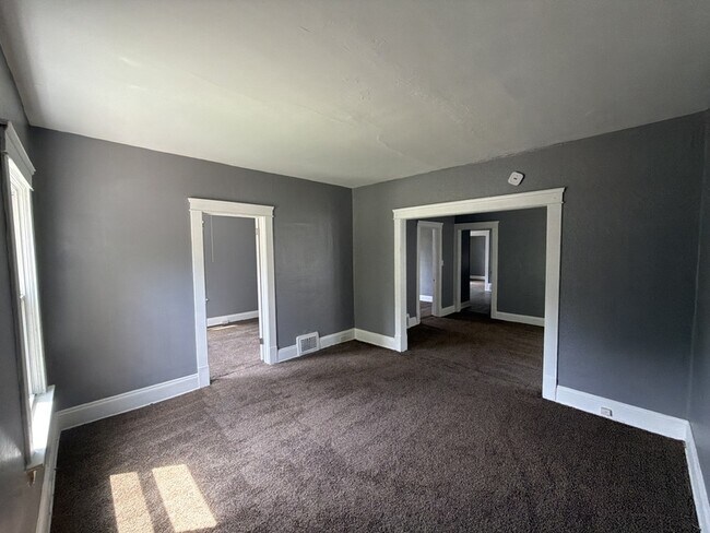 Building Photo - 3552 E 138th St