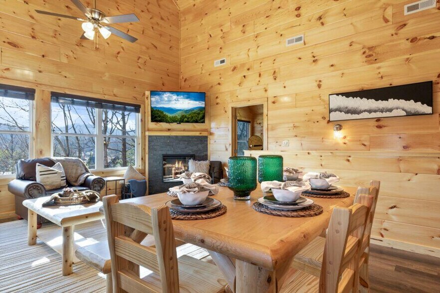 Building Photo - 3936 Valley View Dr