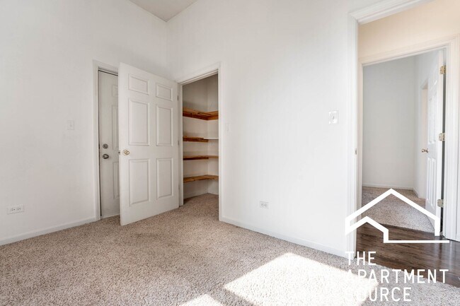 Building Photo - Spacious 4BR/2BA in Logan Square — Steps from the Blue Line!