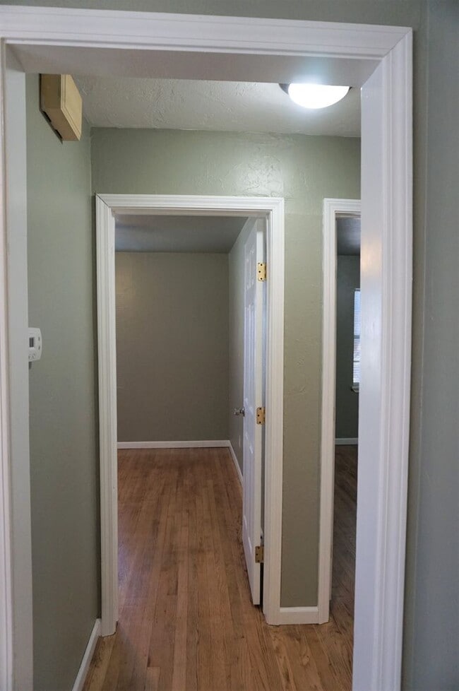 Building Photo - 2 Bed 1 Bath 1 Car Garage in the Village R...