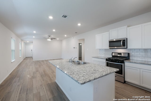 Building Photo - 3912 Claystone Canyon