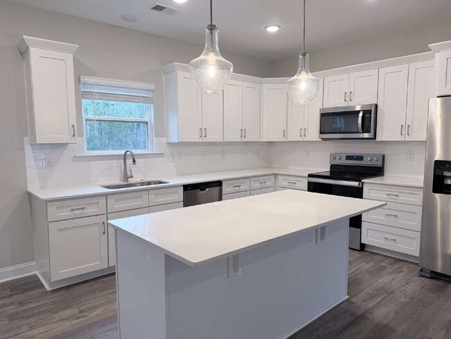 Building Photo - Spacious Townhome in The Springs of North Asheville