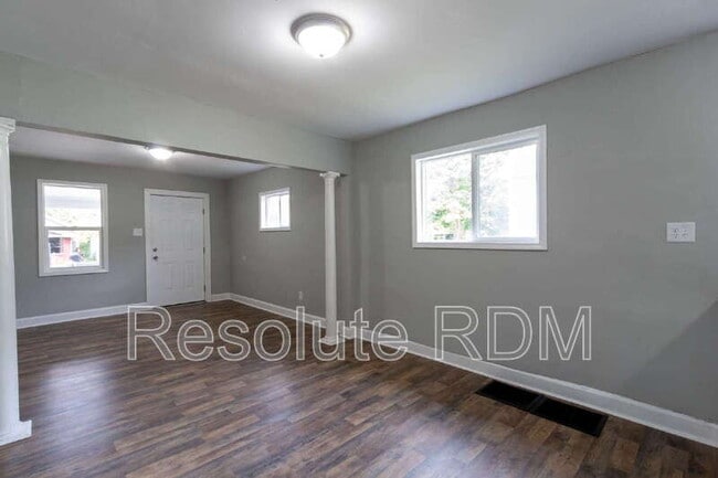 Building Photo - 419 N Beville Ave