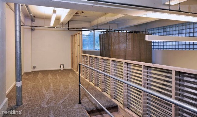 Building Photo - 3150 Airport Way S