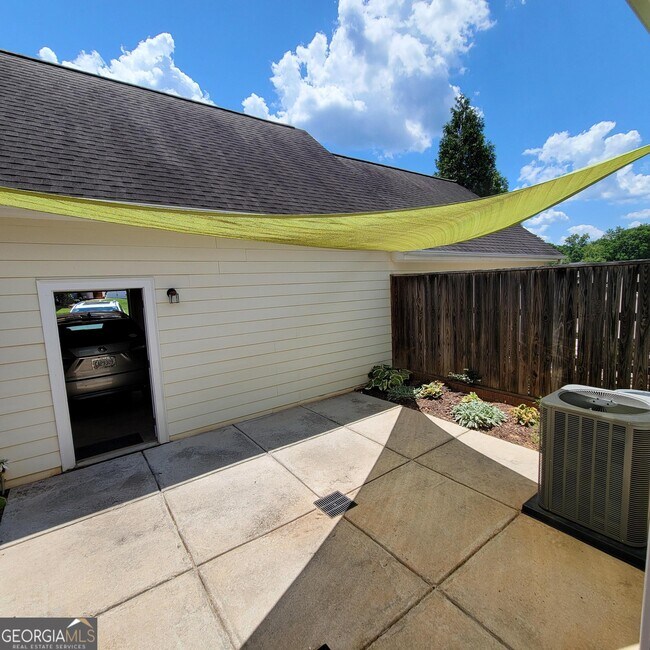 Building Photo - 1111 Surrey Ln