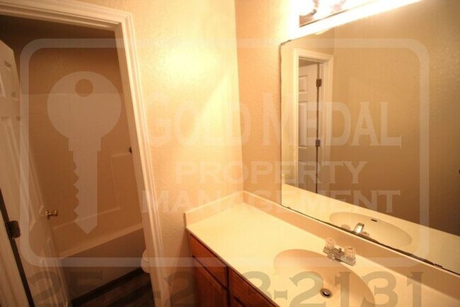 Building Photo - 4707 Westcliff Rd