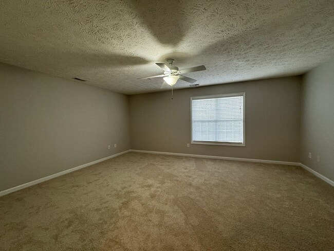 Building Photo - Spacious 4 Bed 2.5 Bath Home in Carolina Lakes