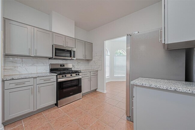 Building Photo - 12230 Hawthorne Hill Cir