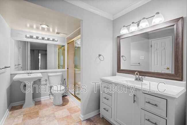 Building Photo - 309 Yoakum Pkwy