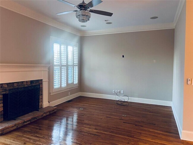 Building Photo - 144 W Ridge Way