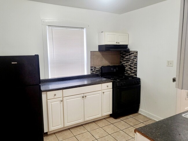 Building Photo - 7741 S Yates Blvd
