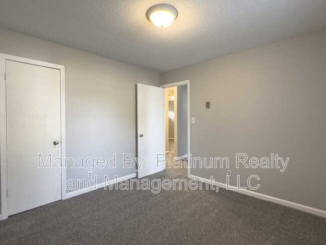 Building Photo - 1436 McCan Dr