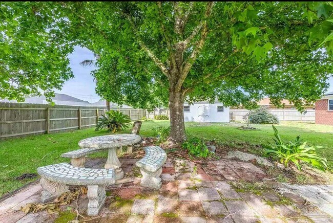 Building Photo - 12113 Longwood Dr