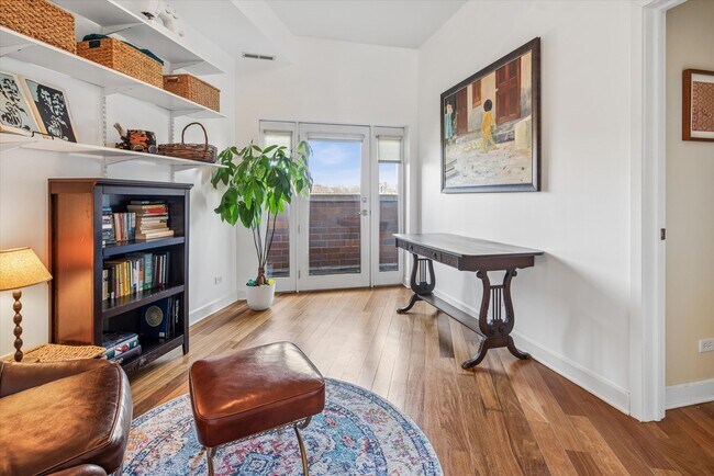 Building Photo - 3741 N Wolcott Ave