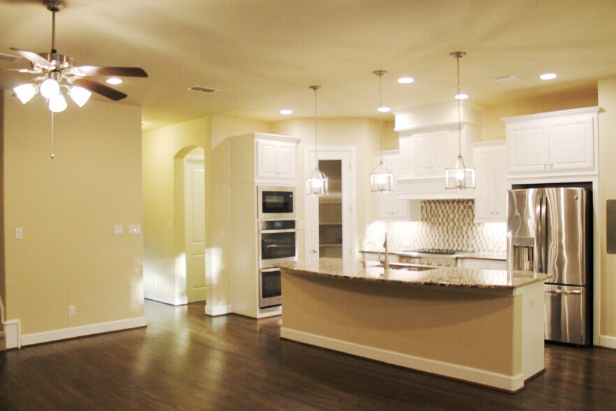 Building Photo - 508 Hidden Meadow Dr