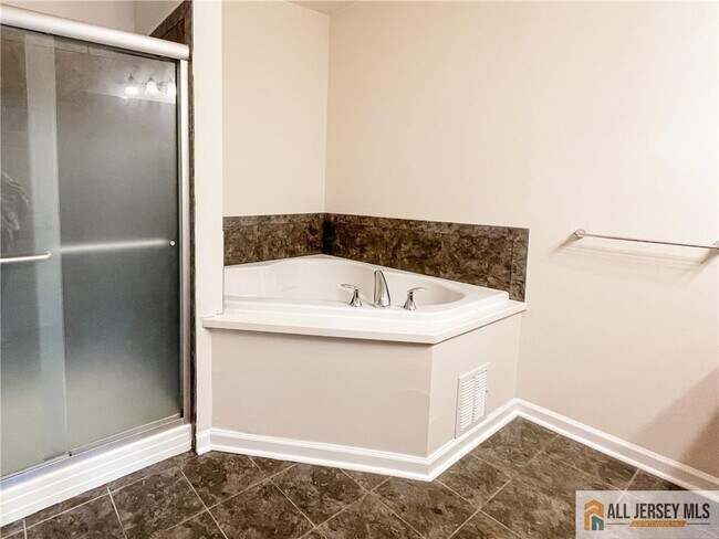 Building Photo - 105 Regency Pl