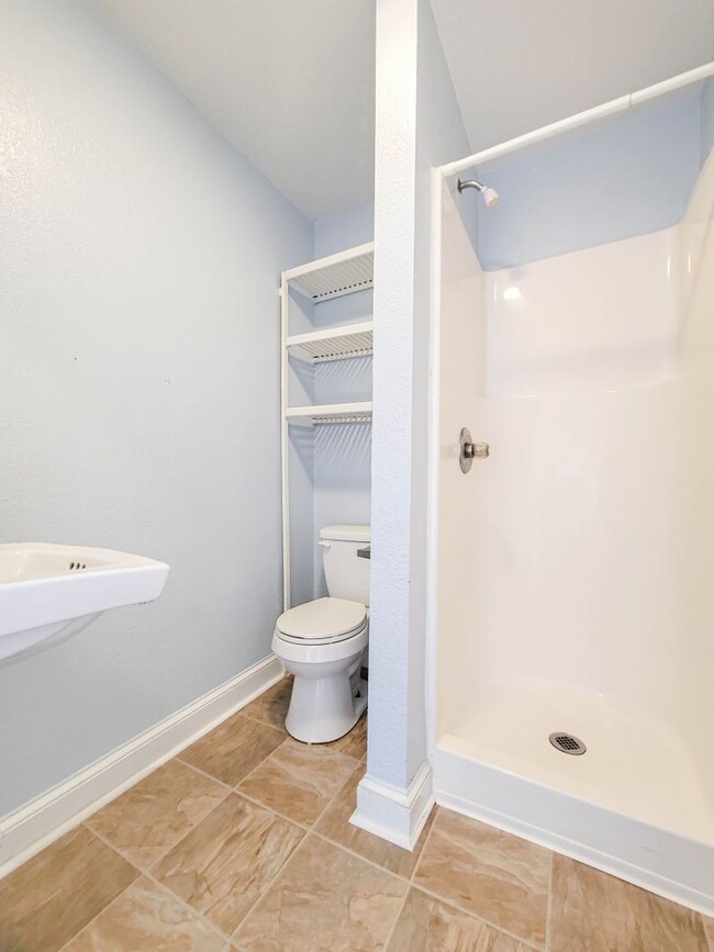 Building Photo - Pet Friendly One Bedroom with Utilities In...