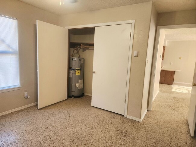 Building Photo - 417 1/2 S Avenue A