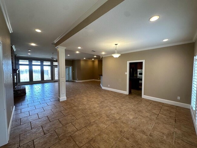 Building Photo - 401 Springwood Ct