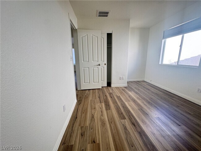 Building Photo - 1078 Country Skies Ave