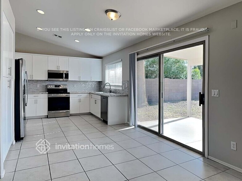 Building Photo - 1655 E Redfield Rd