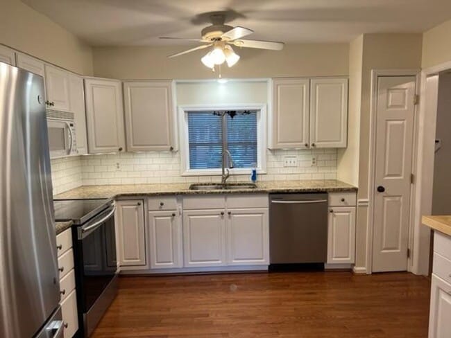 Building Photo - 1551 Woodcroft Dr