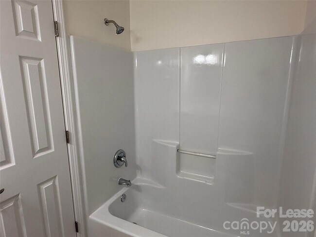 Building Photo - 404 Kingville Dr