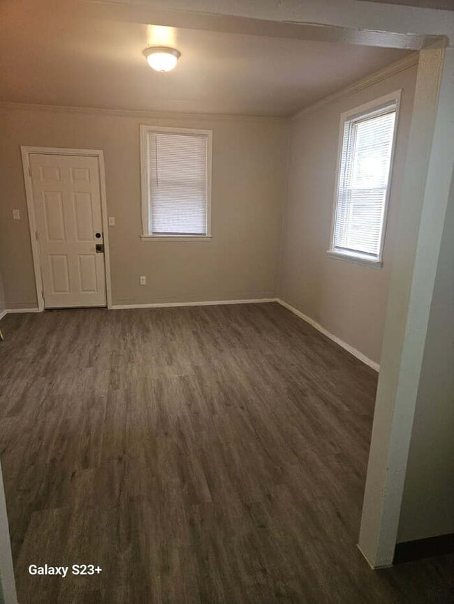 Building Photo - Beautiful Newly rehabbed apartment