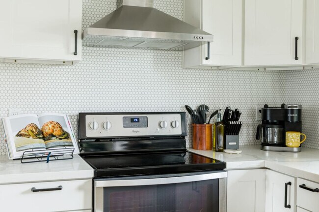 Building Photo - 7947 10th Ave SW