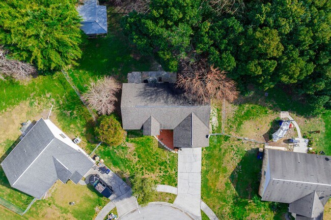 Building Photo - Very Nice 3/2 Home w/ Fenced Yard in St. Cloud with Bonus Room