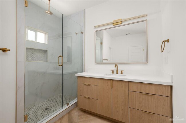 Building Photo - 17 N Revolution St