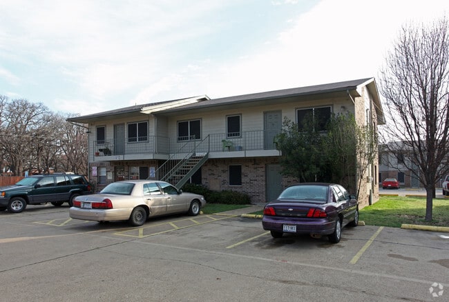 Primary Photo - Autumn Run Apartments