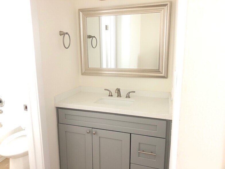 Building Photo - 4271 Green Ave