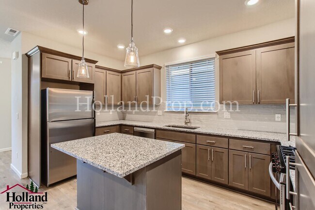 Building Photo - Gorgeous 4 Beds 2.5 Baths Single Family in...